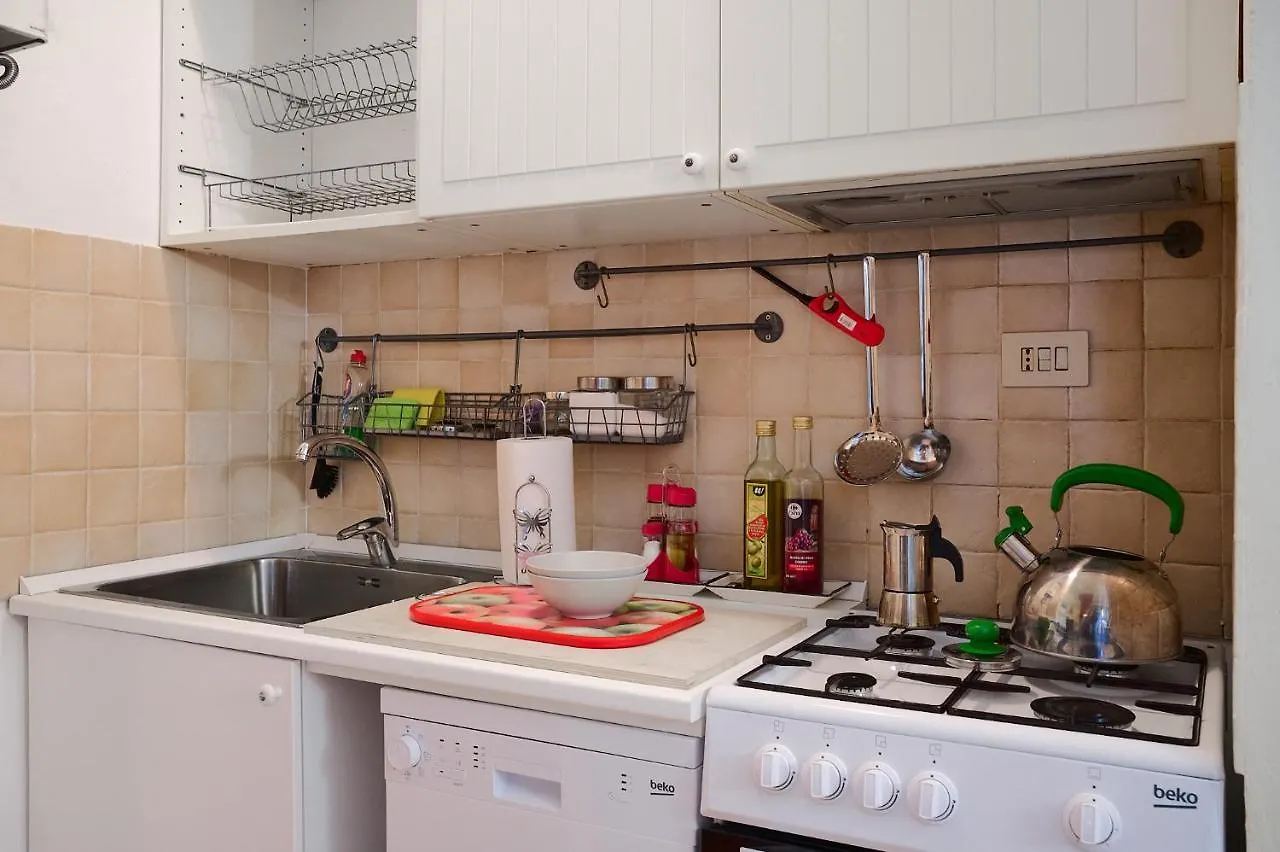 Xenia Apartments - Elegant Flat In The Center Of Milan